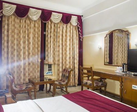 Sarao Hotel Mohali Buitenkant foto